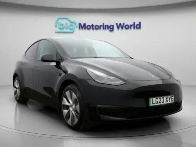 Begagnad Tesla Model Y Long Range AWD 378 kW (514 HK) 2023 Svart SUV