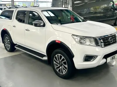 Used Nissan Navara Acenta+ 187 HP (137 kW) 2018 White Pickup