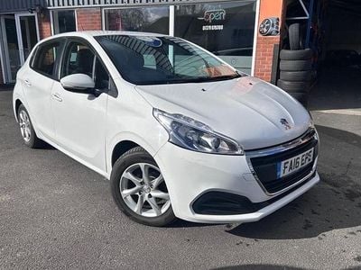 Used Peugeot 208 Active 82 HP (60 kW) 2016 White Hatchback