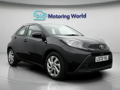 Używany Toyota Aygo X PURE 71 KM (52 kW) 2022 Czarny SUV