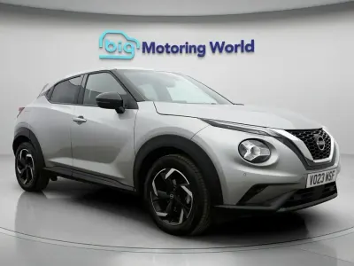 Usado Nissan Juke N-Connecta 114 HP (83 kW) 2023 Prateado SUV