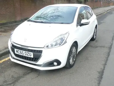 Used Peugeot 208 Allure 2017 White Hatchback