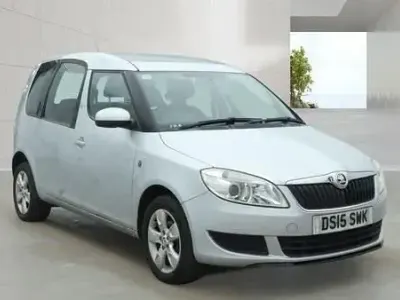 Usado Skoda Roomster SE 105 HP (77 kW) 2015 Prateado Monovolume