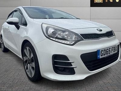 Begagnad Kia Rio 90 HK (66 kW) 2015 Vit Halvkombi