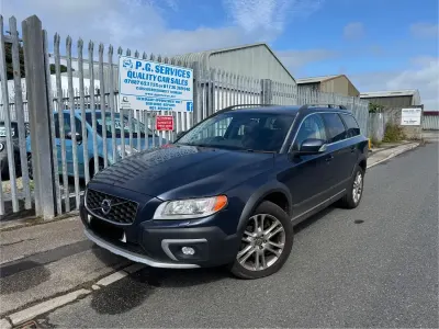 Used Volvo XC70 SE Lux 215 HP (158 kW) 2014 Blue Estate