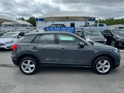 Usado Audi Q2 Sport 116 CV (85 kW) 2020 Gris SUV