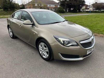 Second-hand Vauxhall Insignia Design Edition 140 CP (102 kW) 2015 Verde Hatchback