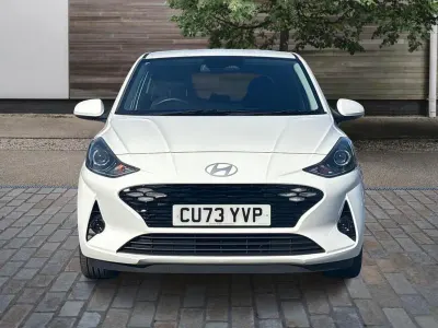 Used Hyundai i10 Premium 67 HP (49 kW) 2023 White Hatchback