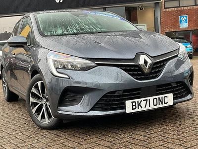 Used Renault Clio V Iconic 90 HP (66 kW) 2022 Hatchback