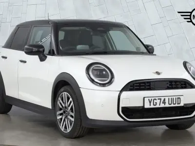 Usado Mini Cooper Hatch 154 HP (113 kW) 2024 Branco Citadino