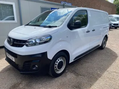 Gebraucht Vauxhall Vivaro 2022 Weiß Van / Kleinbus