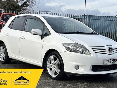 Used Toyota Auris SR 132 HP (97 kW) 2011 White Hatchback