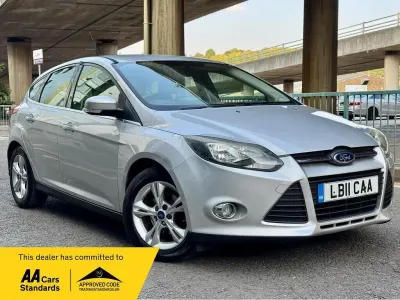Used Ford Focus Zetec 125 HP (91 kW) 2011 Silver Hatchback