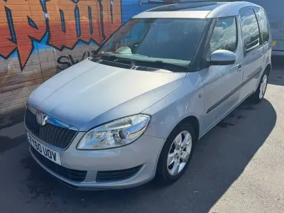 Usado Skoda Roomster SE 105 HP (77 kW) 2010 Azul Monovolume