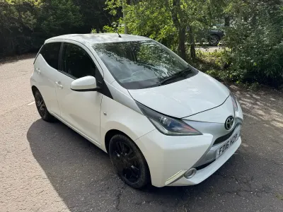 Used Toyota Aygo X-pure 68 HP (50 kW) 2016 White Hatchback