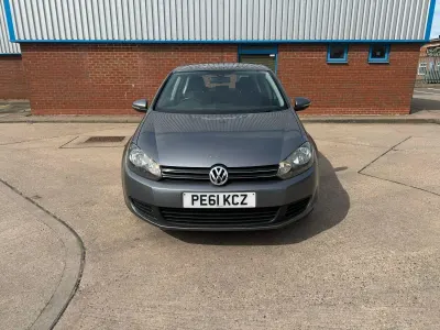 Usado VW Golf VI Match 105 HP (77 kW) 2011 Cinzento Citadino