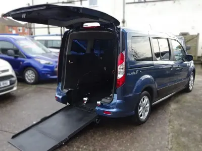 Used Ford Grand Tourneo Connect Zetec 99 HP (72 kW) 2020 Blue MPV