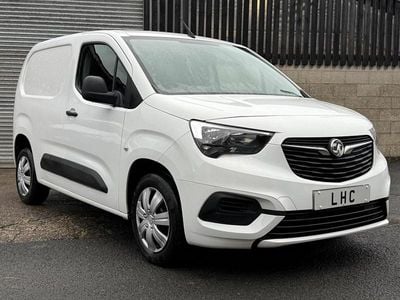 Used Vauxhall Combo Sportive 100 HP (73 kW) 2019 White Van