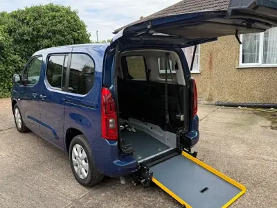 Used Vauxhall Combo S 102 HP (75 kW) 2023 Blue MPV