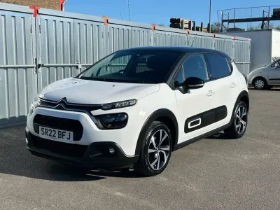 Begagnad Citroën C3 Shine 102 HK (75 kW) 2022 Vit Halvkombi