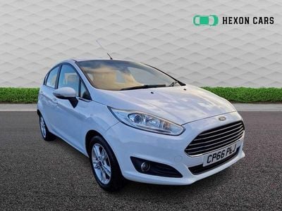 Begagnad Ford Fiesta Zetec 82 HK (60 kW) 2016 Vit Halvkombi