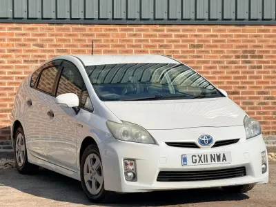 Used Toyota Prius T4 136 HP (100 kW) 2017 White Hatchback