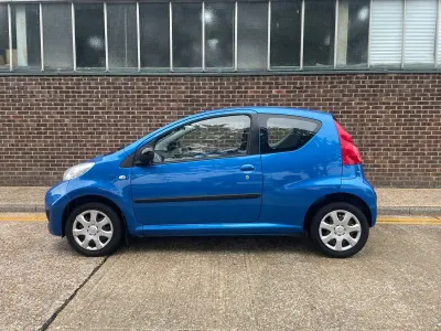 Used Peugeot 107 68 HP (50 kW) 2011 Blue Hatchback