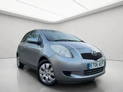 Begagnad Toyota Yaris T3 2006 Silver Halvkombi