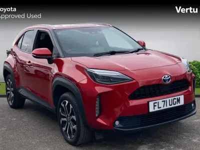 Used Toyota Yaris Hybrid Design 116 HP (85 kW) 2021 Scarlet flare (pearlescent paint) Estate