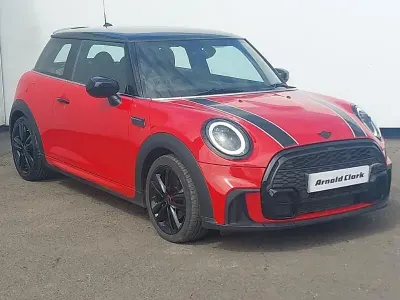 Usado Mini Cooper Sport 136 HP (100 kW) 2022 Vermelho Citadino