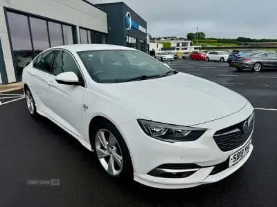 Used Vauxhall Insignia SRi 170 HP (125 kW) 2019 White Hatchback