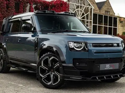 Usado Land Rover Defender SE Dynamic 249 HP (183 kW) 2023 Azul SUV