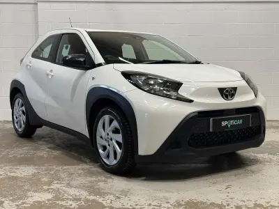Used Toyota Aygo X PURE 72 HP (52 kW) 2022 White SUV