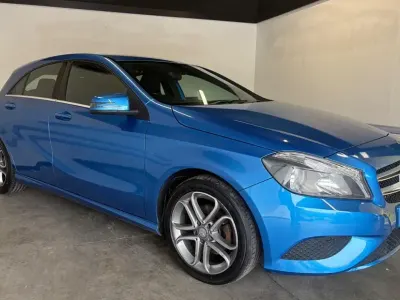 Begagnad Mercedes A180 109 HK (80 kW) 2015 Blå Halvkombi