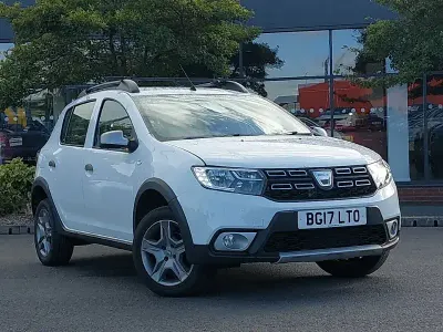 Used Dacia Sandero Lauréate 90 HP (66 kW) 2017 White Hatchback