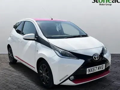 Used Toyota Aygo x-press 69 HP (50 kW) 2017 White Hatchback