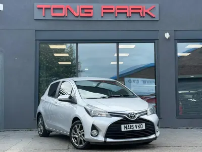 Używany Toyota Yaris 99 KM (72 kW) 2015 Srebrny Hatchback