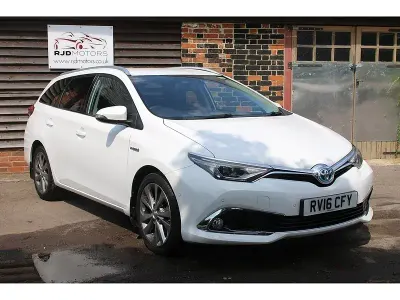 Used Toyota Auris Hybrid