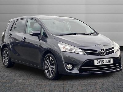 Usado Toyota Verso Design 112 HP (82 kW) 2016 Cinzento Monovolume