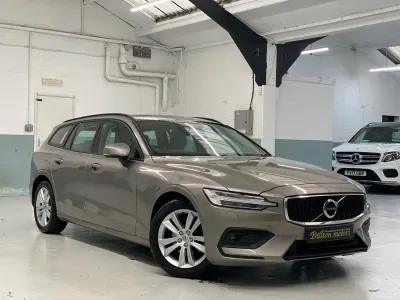 Usado Volvo V60 Momentum 150 HP (110 kW) 2019 Cinzento Carrinha