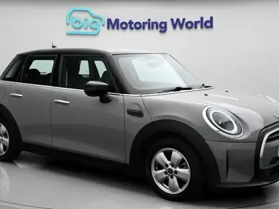 Begagnad Mini Cooper Classic 136 HK (100 kW) 2022 Grå Halvkombi