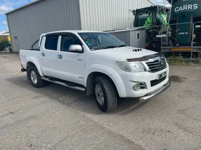 Used Toyota HiLux 171 HP (125 kW) 2012 White Pickup
