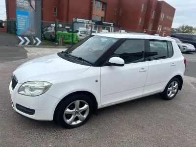 Used Skoda Fabia 80 HP (58 kW) 2010 White Hatchback