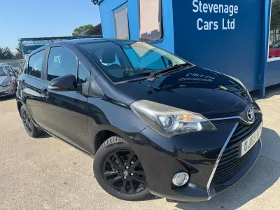 Used Toyota Yaris 99 HP (72 kW) 2015 Black Hatchback