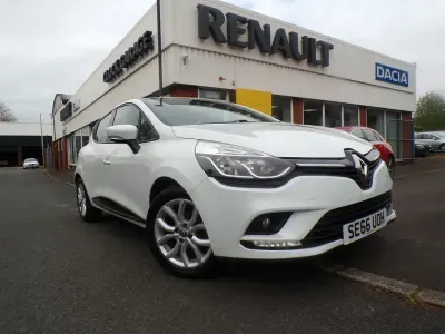Used Renault Clio Dynamique 75 HP (55 kW) 2017 White Hatchback