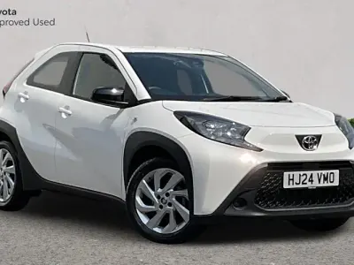 Used Toyota Aygo X PURE 72 HP (52 kW) 2024 White SUV