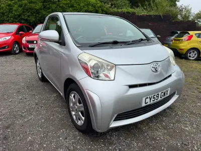 Used Toyota iQ 68 HP (50 kW) 2009 Silver Hatchback
