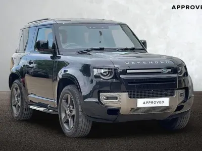 Used Land Rover Defender SE Dynamic 249 HP (183 kW) 2023 Santorini black SUV