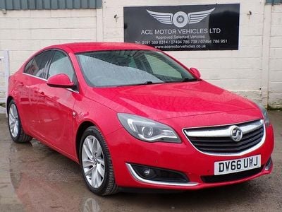 Used Vauxhall Insignia SRi 170 HP (125 kW) 2016 Red Hatchback