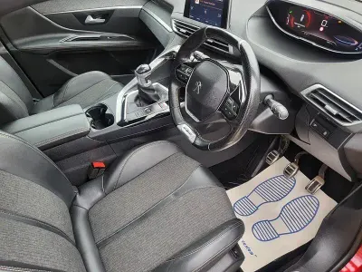Used Peugeot 3008 Premium 130 HP (95 kW) 2019 Red SUV